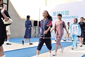 北京新推出70套中小学生“校服定制”，让传统的运动校服得到创新