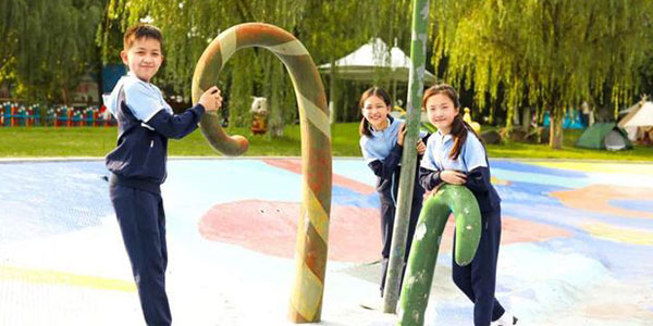 秋季小学生定制校服,校服生产厂家