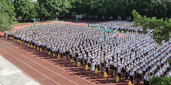 校服定制厂家，中小学校服定制