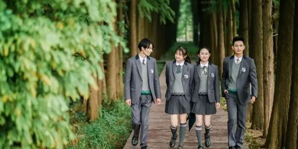 校服生产厂家，定制校服